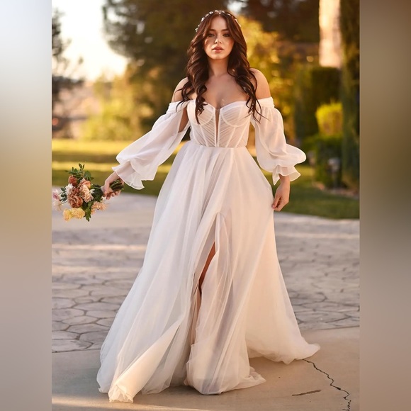 NWT LUXE STRAPLESS A-LINE WEDDING DRESS WITH OFF-THE-SHOULDER BELL SLEEVES - Picture 6 of 8